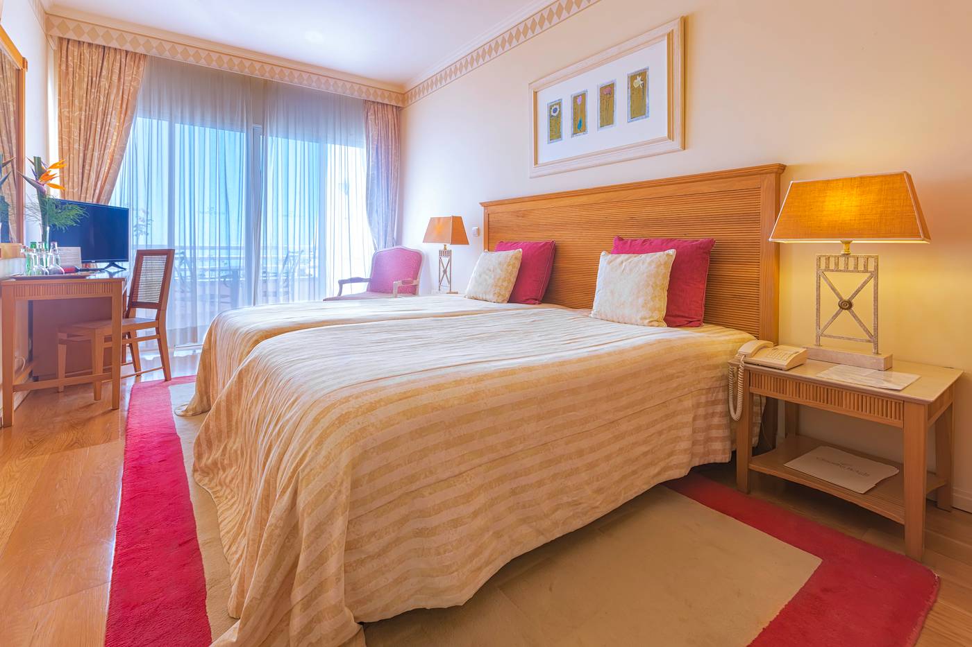 Quinta-do-Estreito-Vintage-House-Room-19