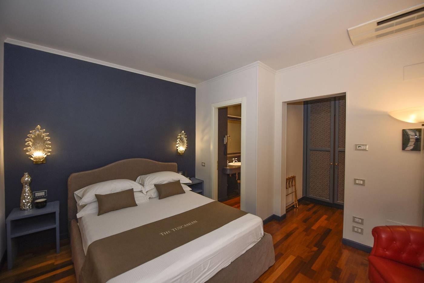 The-Tuscanian-Hotel-Room-21