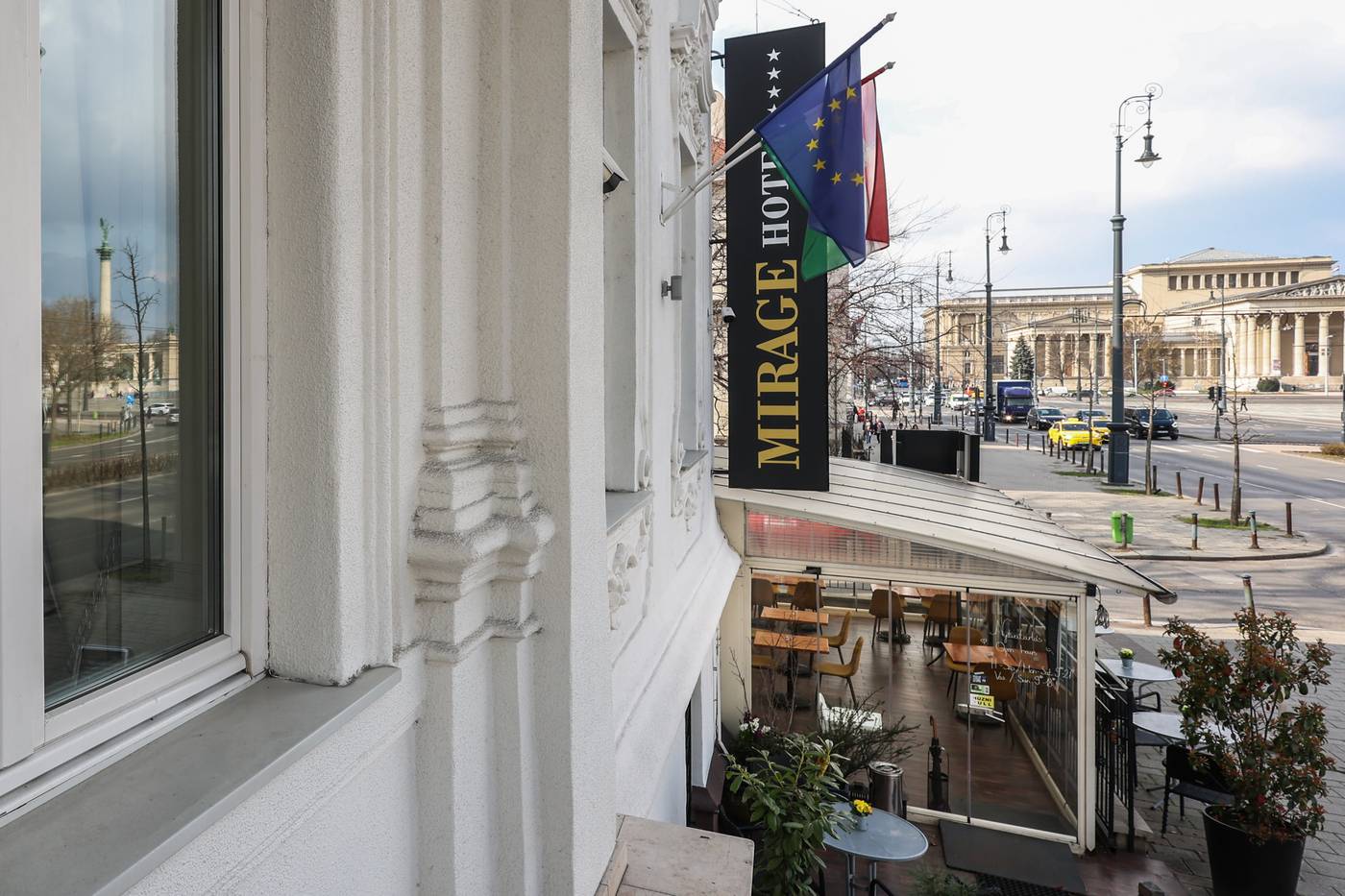 Mirage-Medic-Hotel-Terrace-33