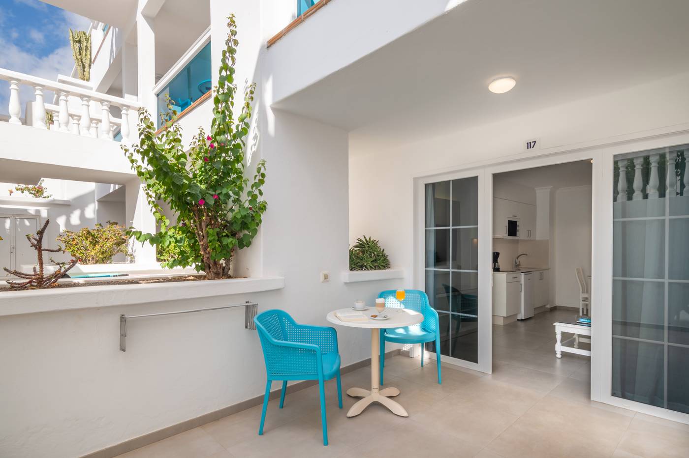 Suite-Hotel-Montana-Club-Room-38