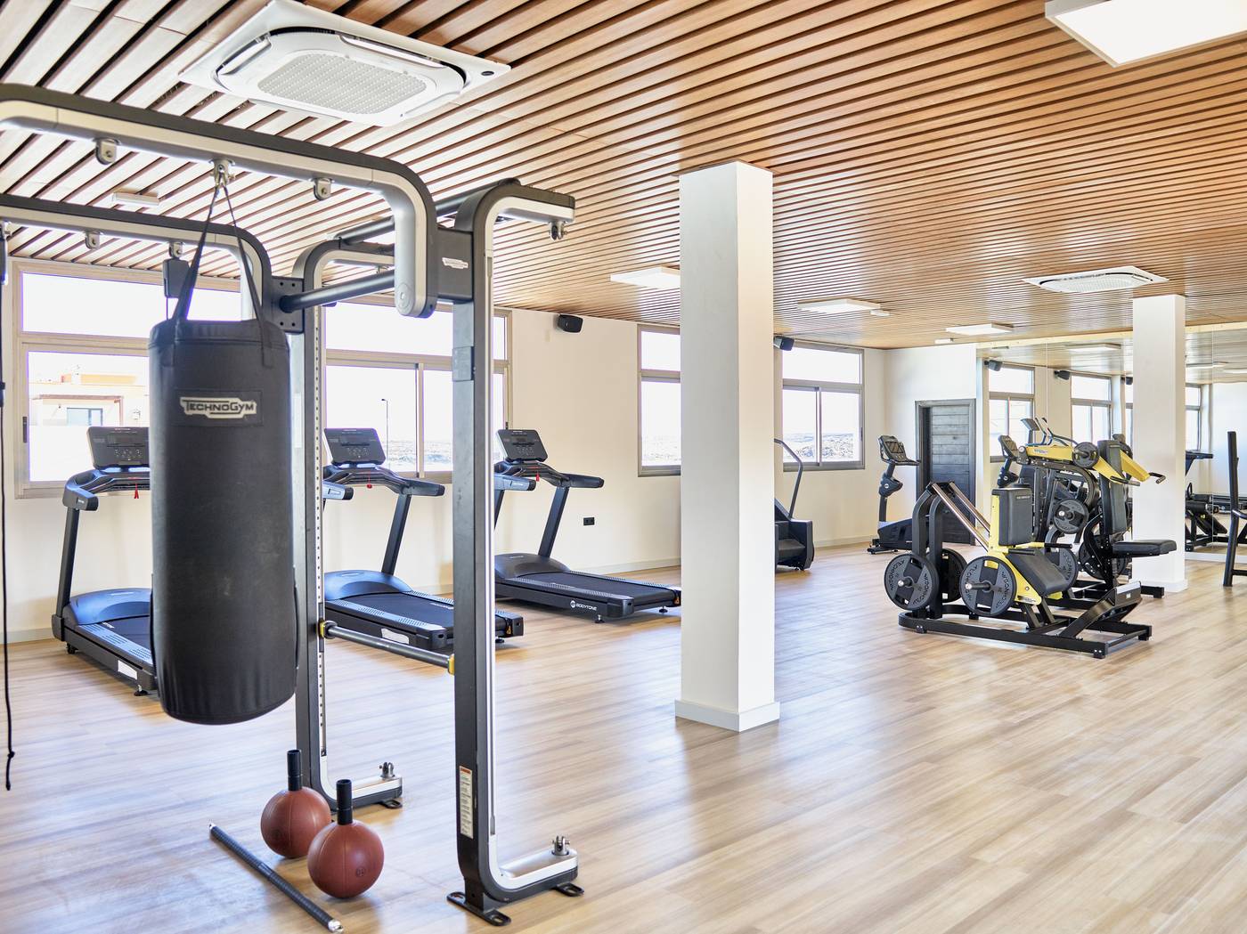 Coral-Cotillo-Beach-Sports-and-Entertainment-63