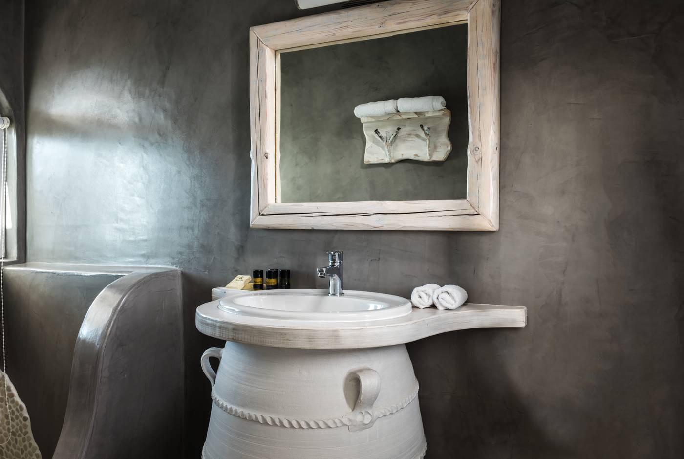 Athermi-Suites-Room-12