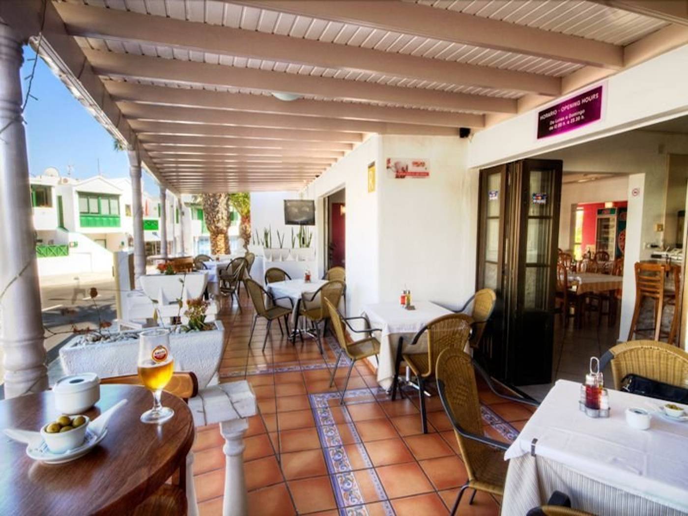 Parque-Tropical-Apartments-Restaurant-11