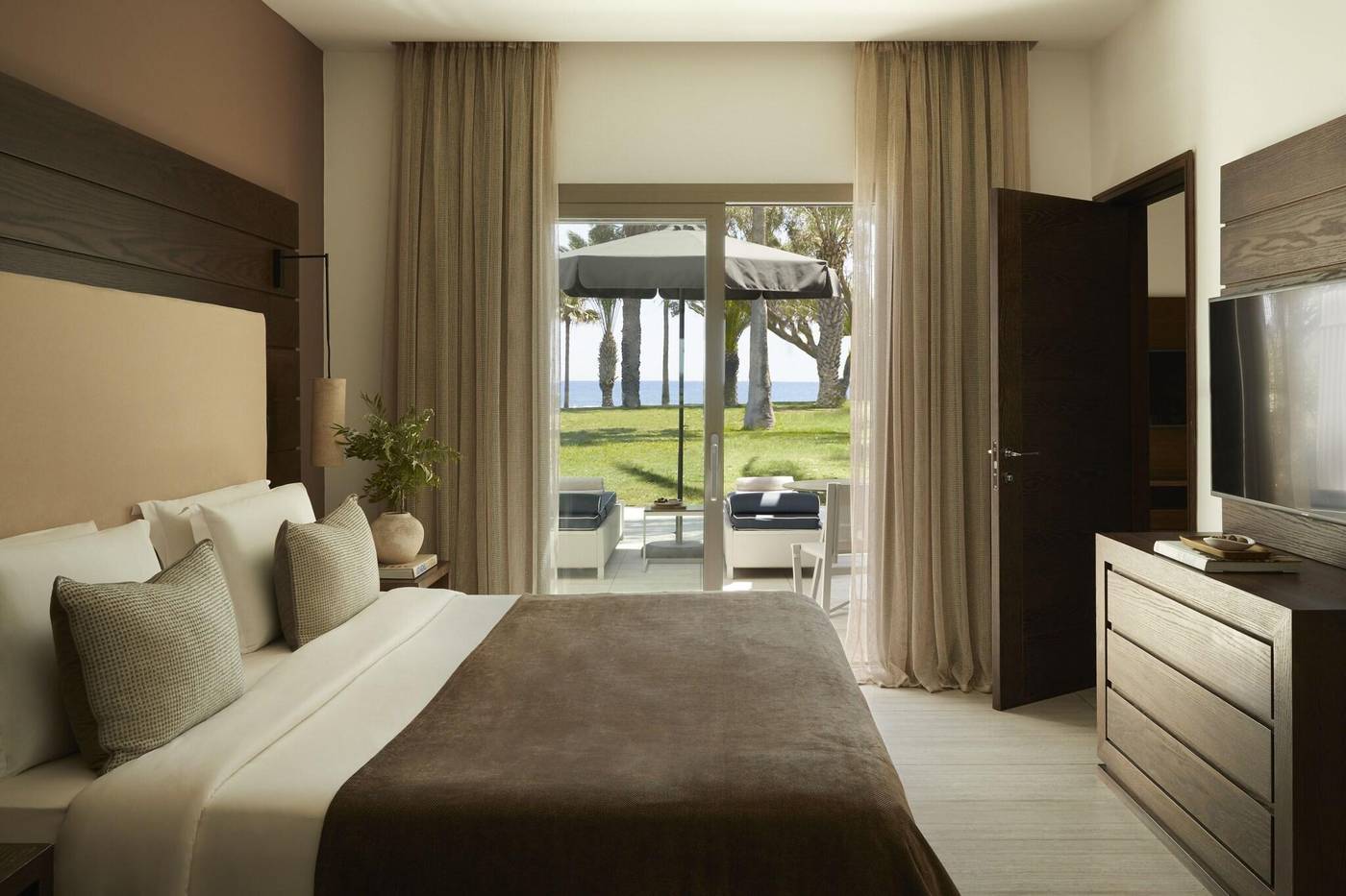 Kermia-Beach-Bungalow-Hotel-Room-15