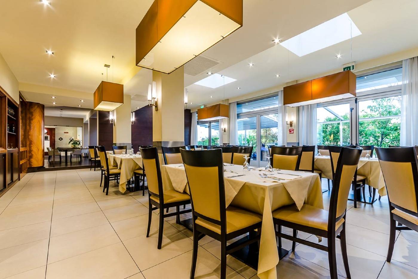 Smart-Hotel-Holiday-Restaurant-41