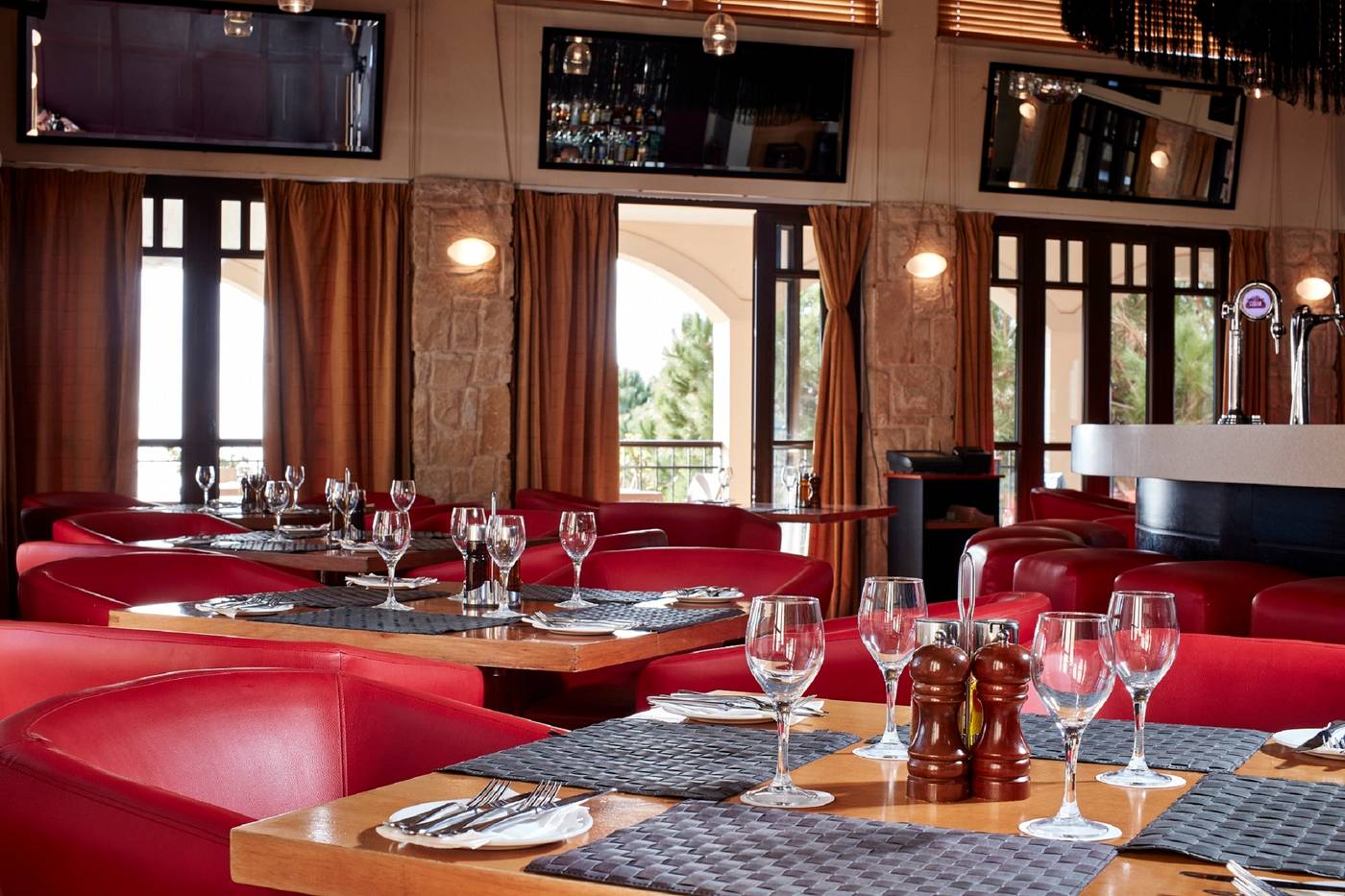 Aphrodite-Hills-Golf---Spa-Resort-Residences-Bar-49