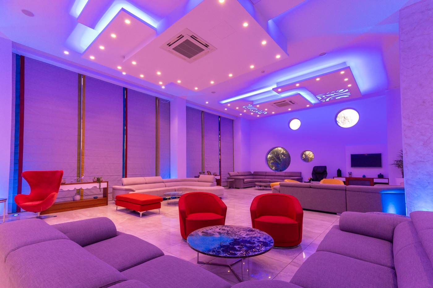 Nicholas-Color-Hotel-Lobby-40