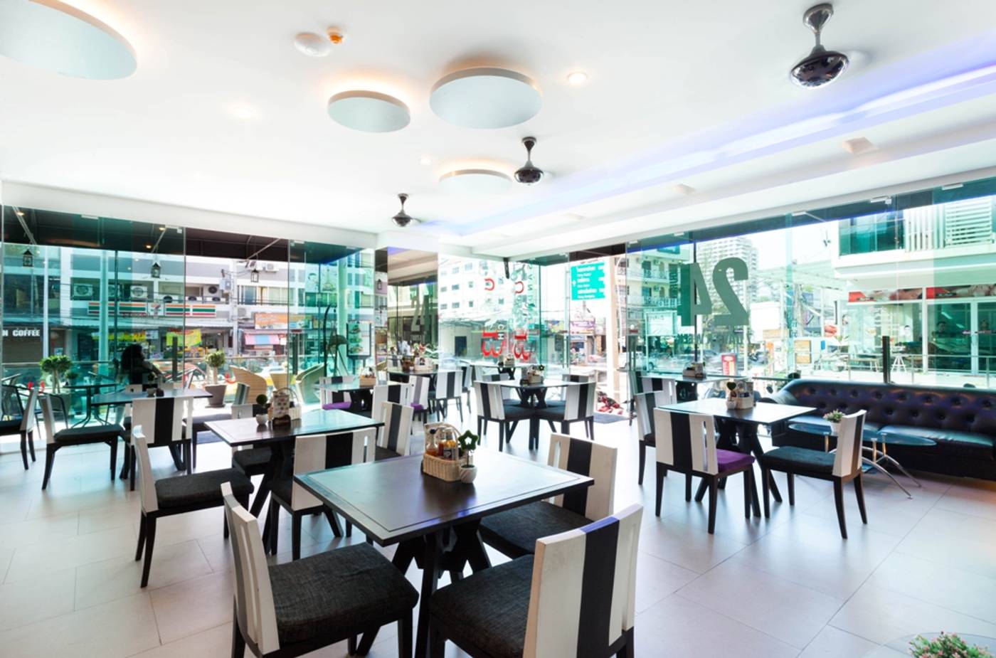 The-AIM-Patong-Hotel-Restaurant-56
