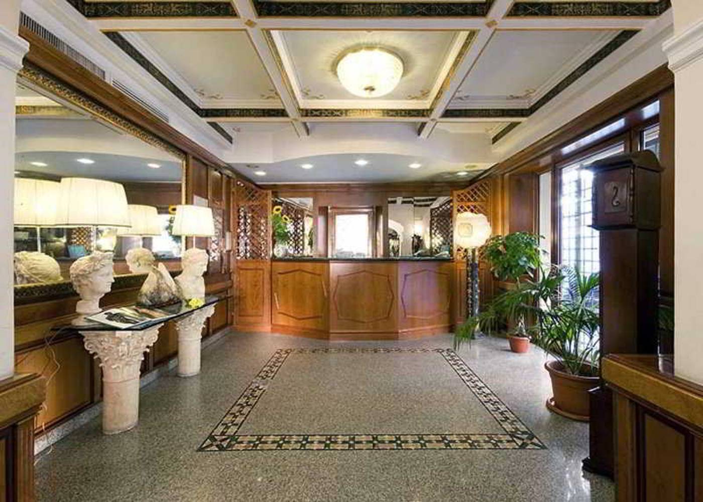 Comfort-Hotel-Bolivar-Lobby-21