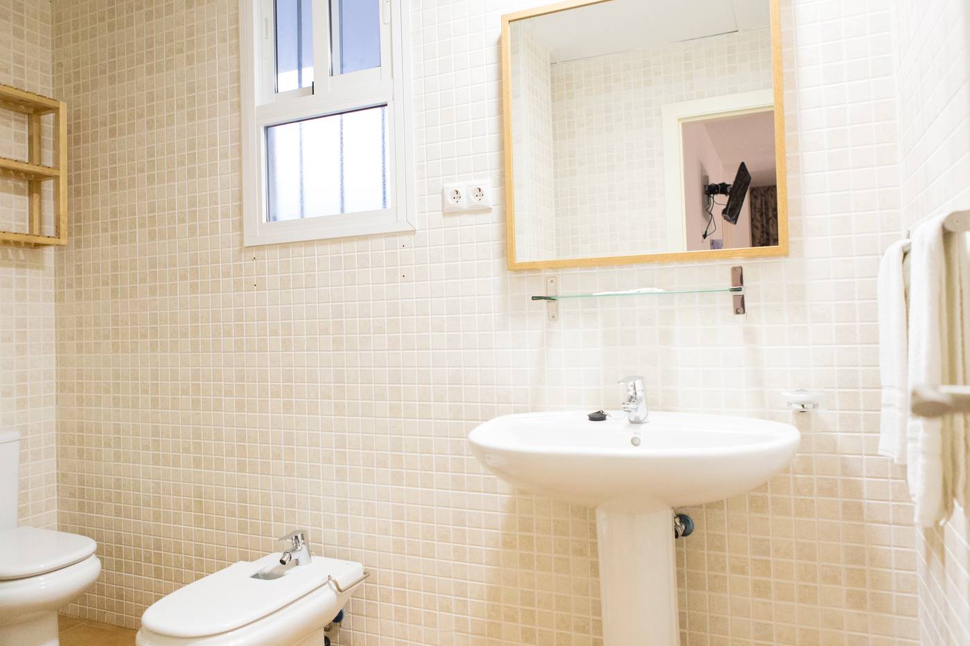 Malaga-Hotel-Eliseos-Room-30