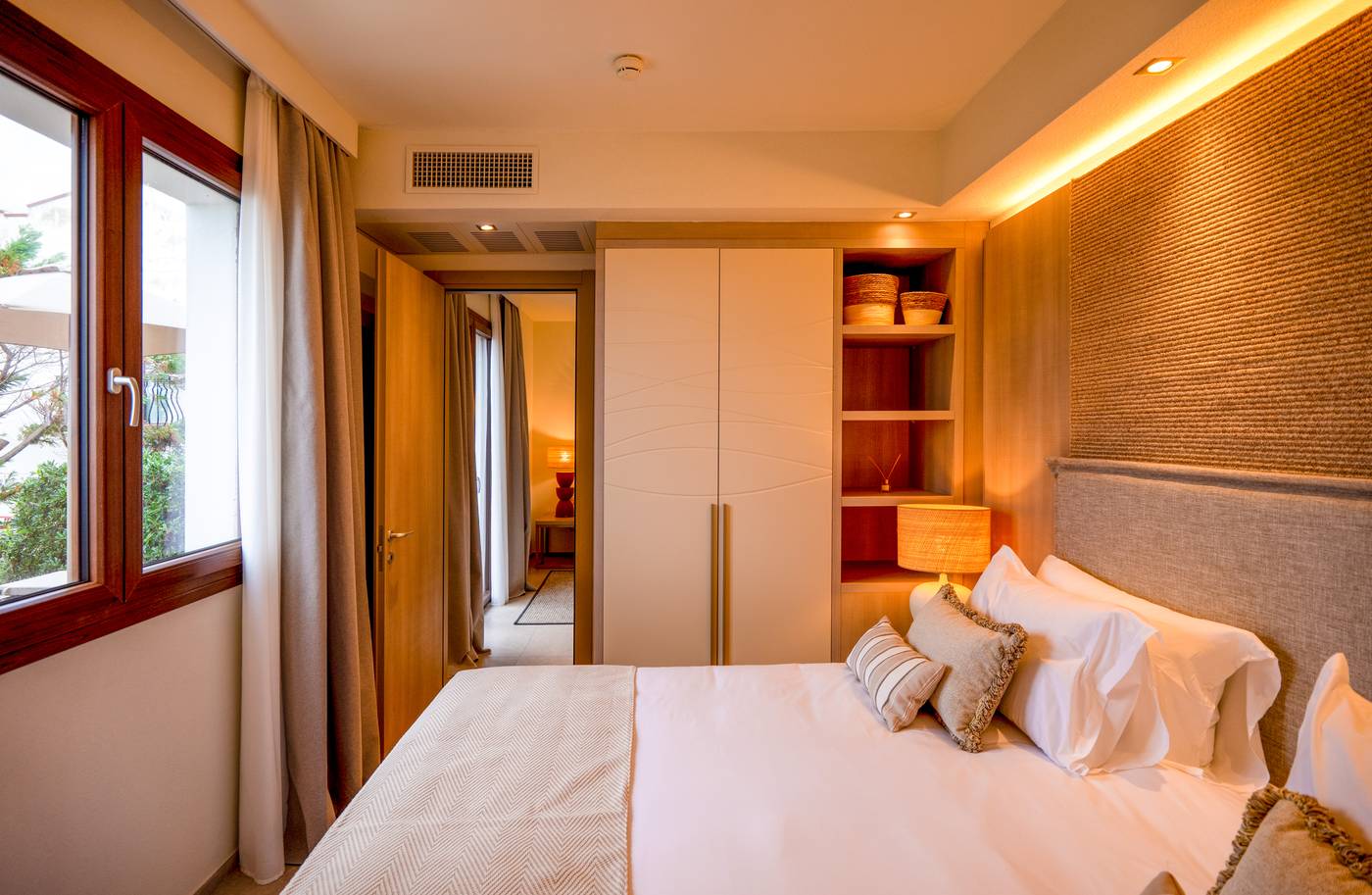 Mangia-s-Santa-Teresa-Sardinia--Curio-Collection-Room-18