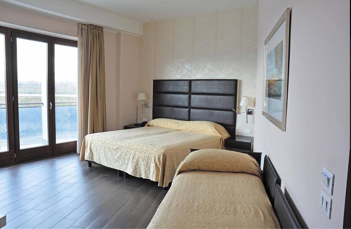 Shotel-Italy-San Giovanni Teatino-Room-6