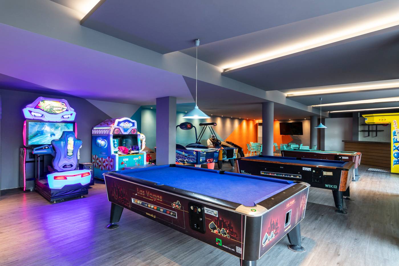 Eden-Roc-Resort-Hotel-Sports-and-Entertainment-59