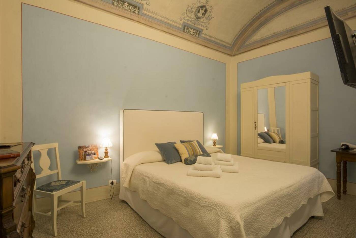 Palazzo-Bulgarini-Room-8