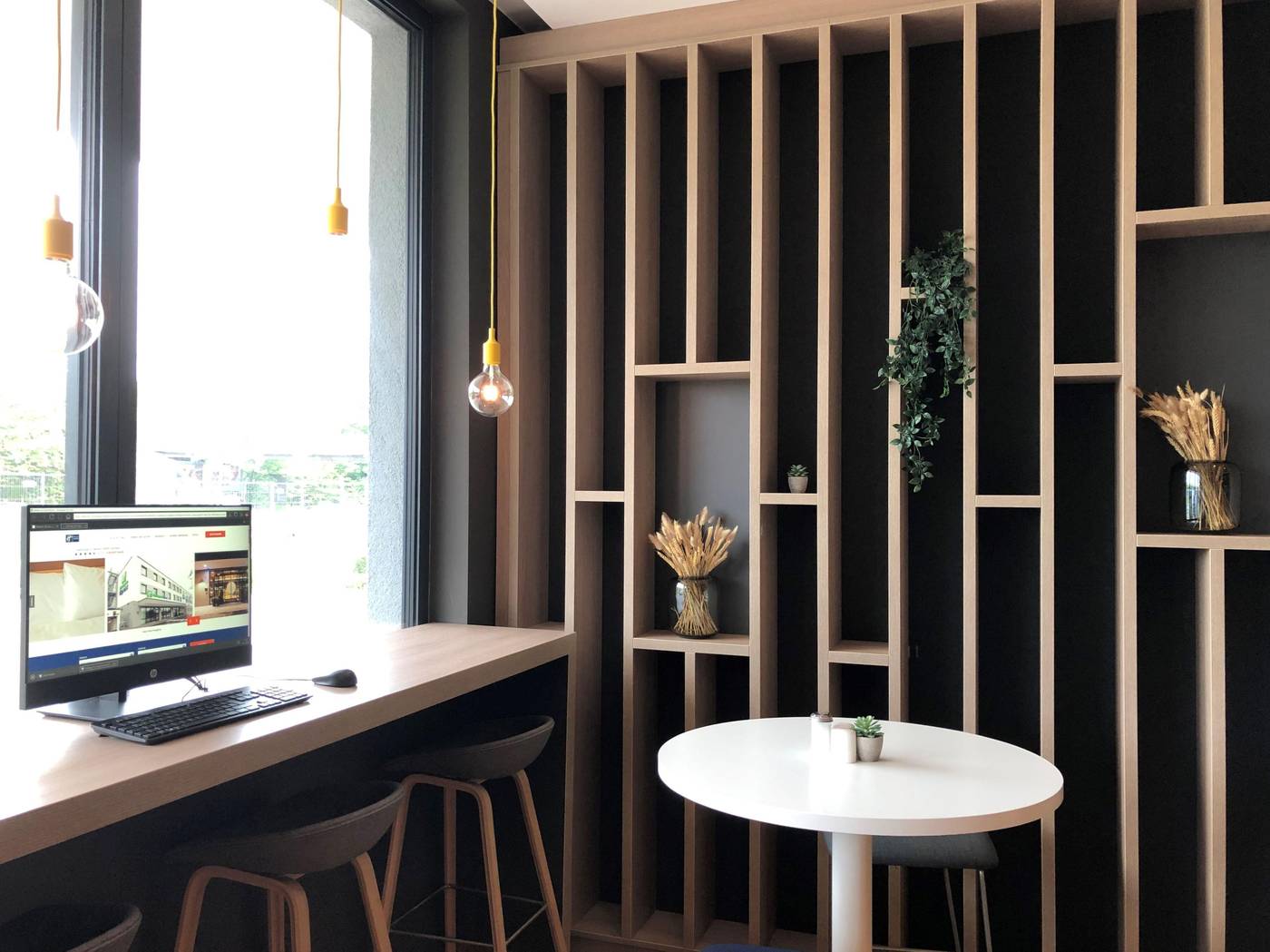 Holiday-Inn-Express-Munich---Olympiapark-Bar-28