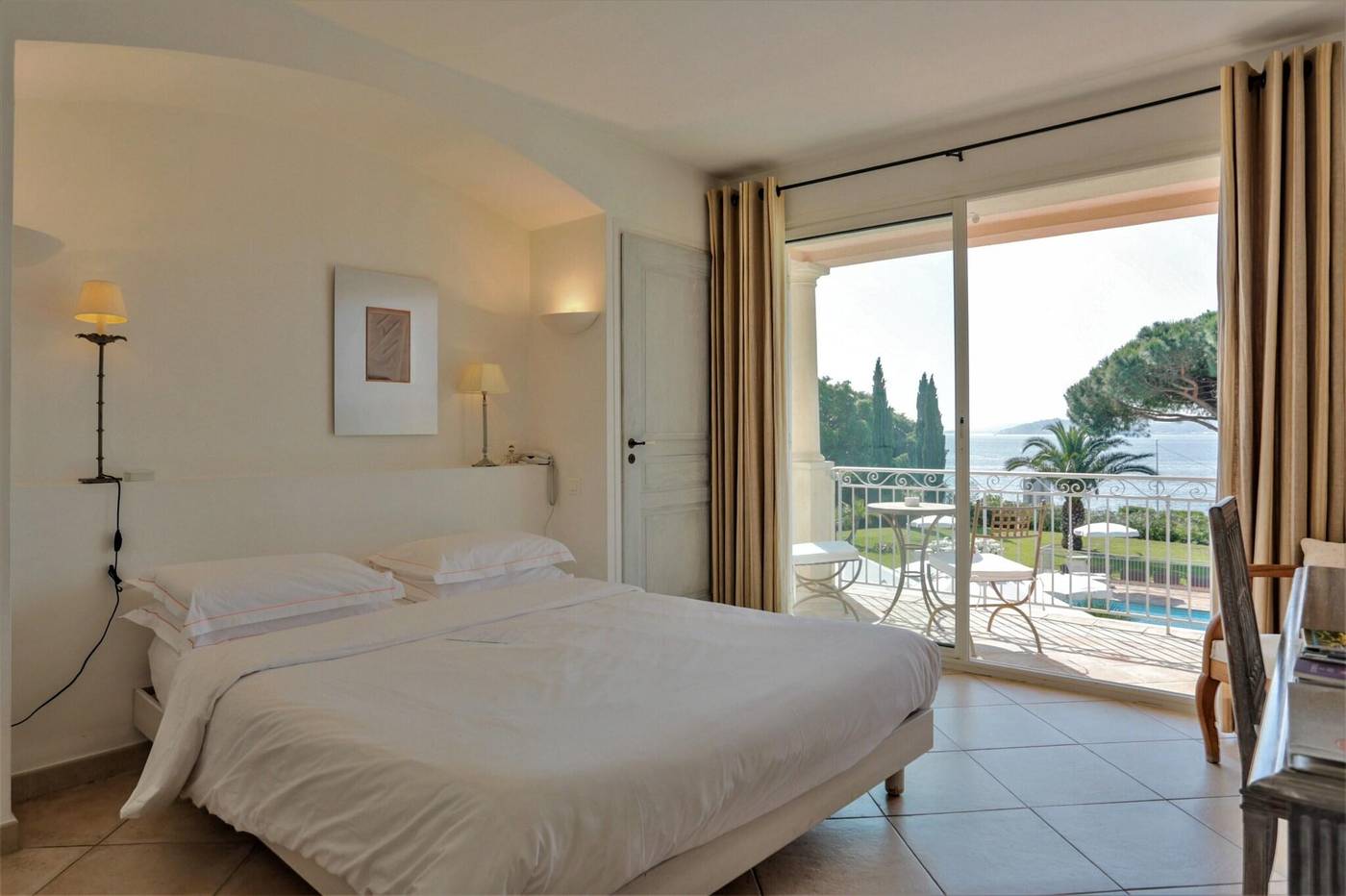 Hotel-Villa-Les-Rosiers-Room-15