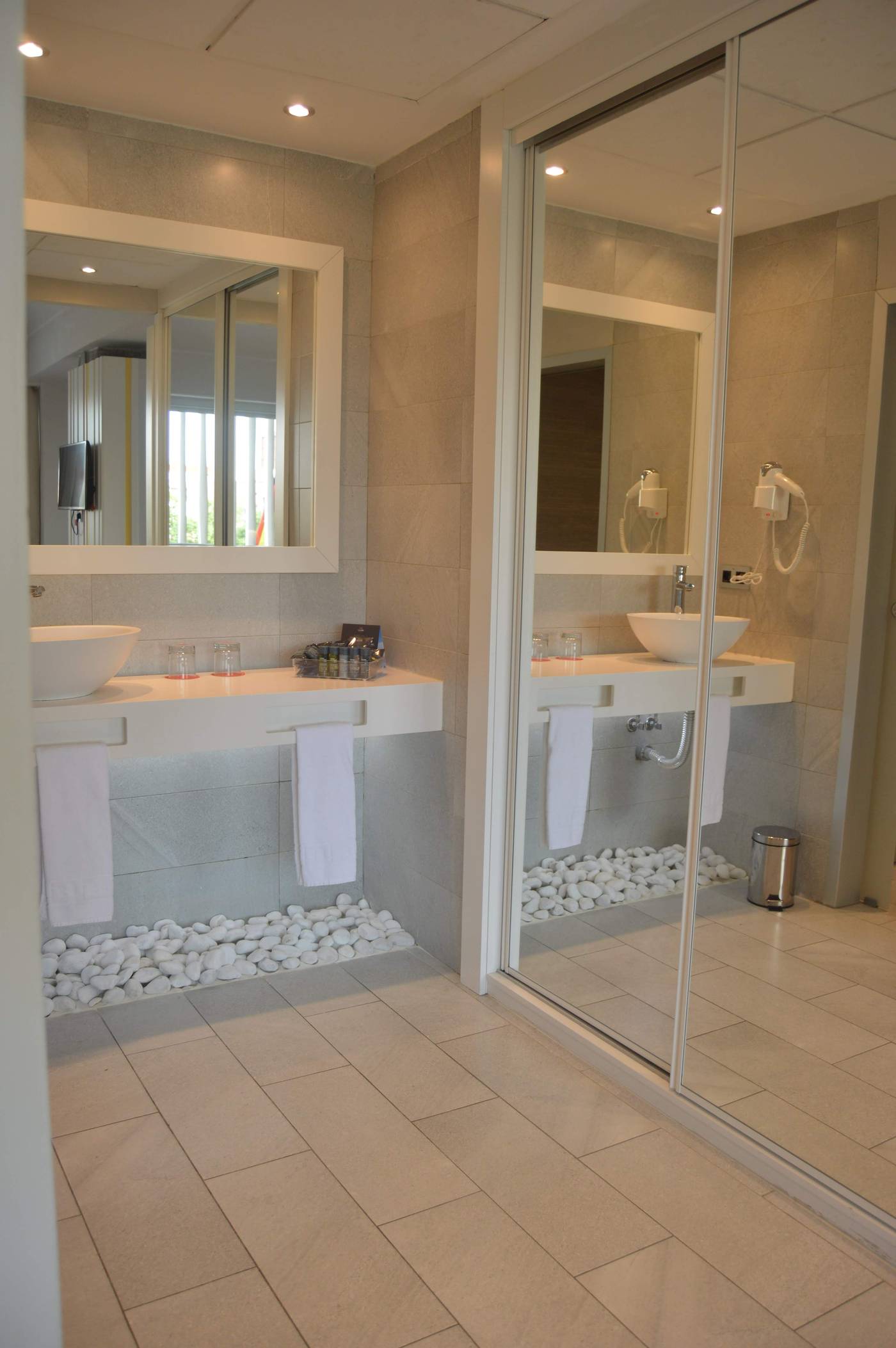 Weare-Chamartin-Room-53