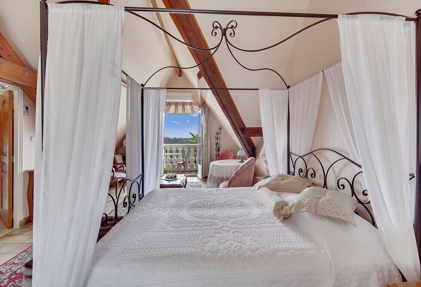 Chateau-de-Mei-Lese-Room-75