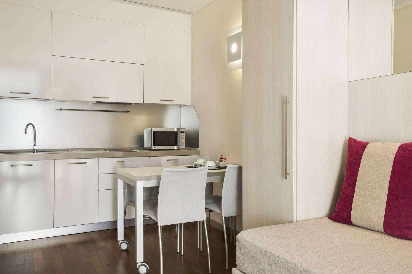 Ramada-Plaza-Milano-Hotel-Room-24