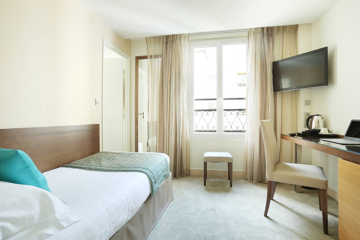 Le-Grand-Hotel-de-Normandie-Room-15