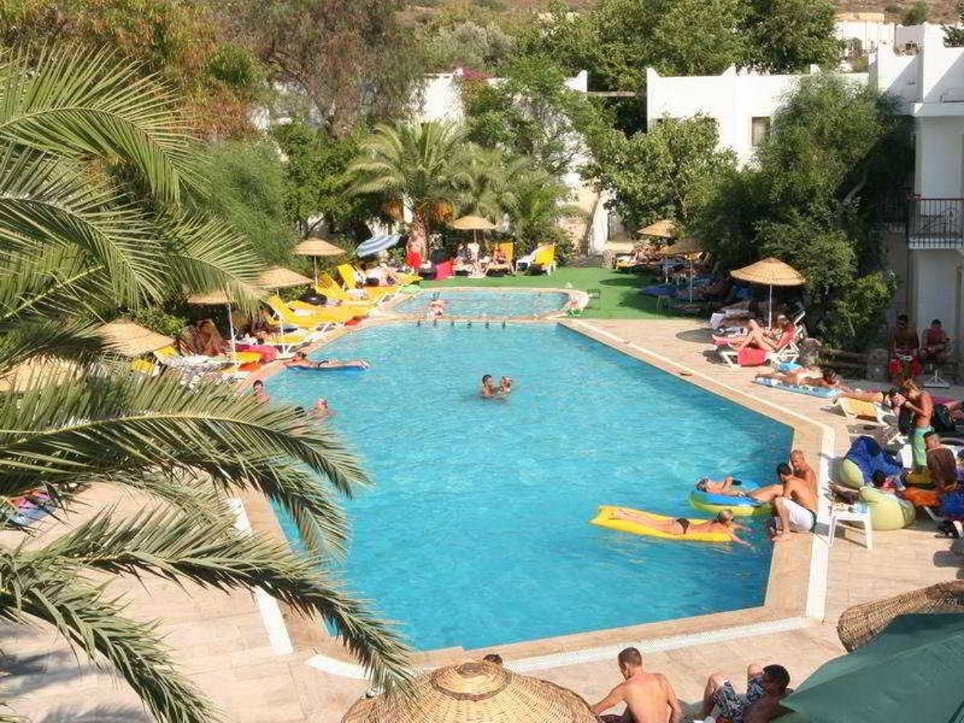 Club-Hotel-Flora-Pool-4
