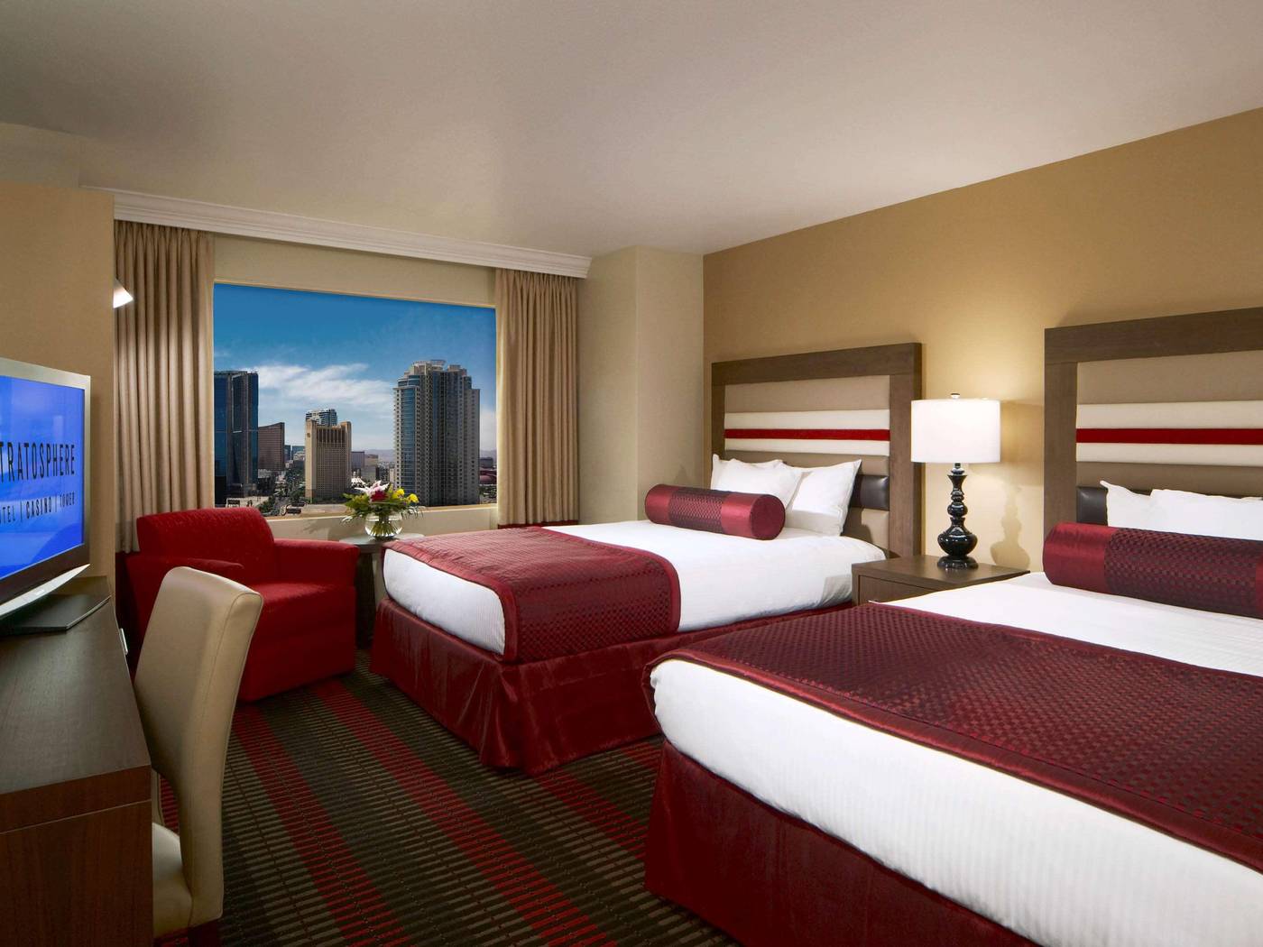 The-Strat-Hotel--Casino---Tower-Room-31