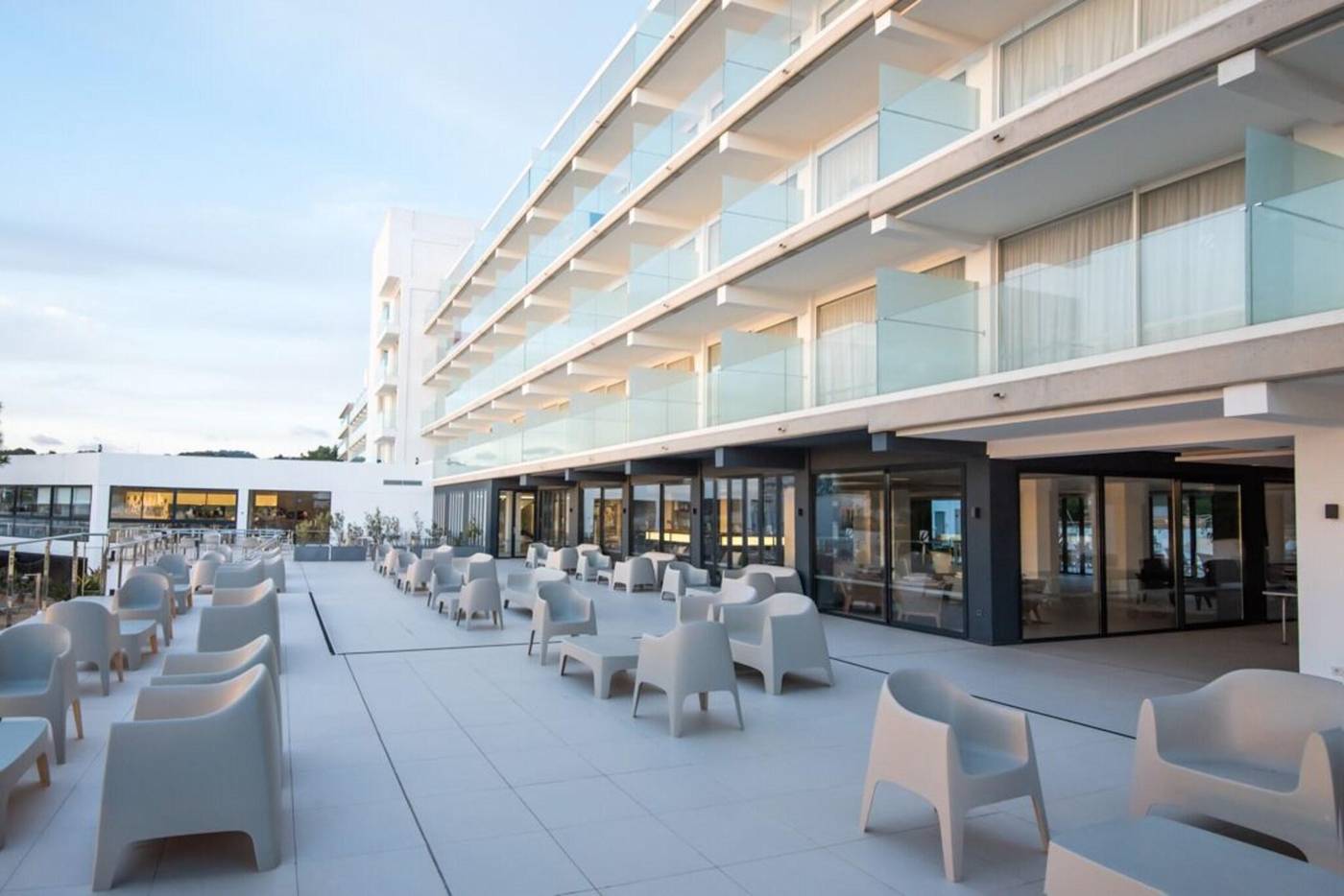 Els-Pins-Resort---Spa-Terrace-11