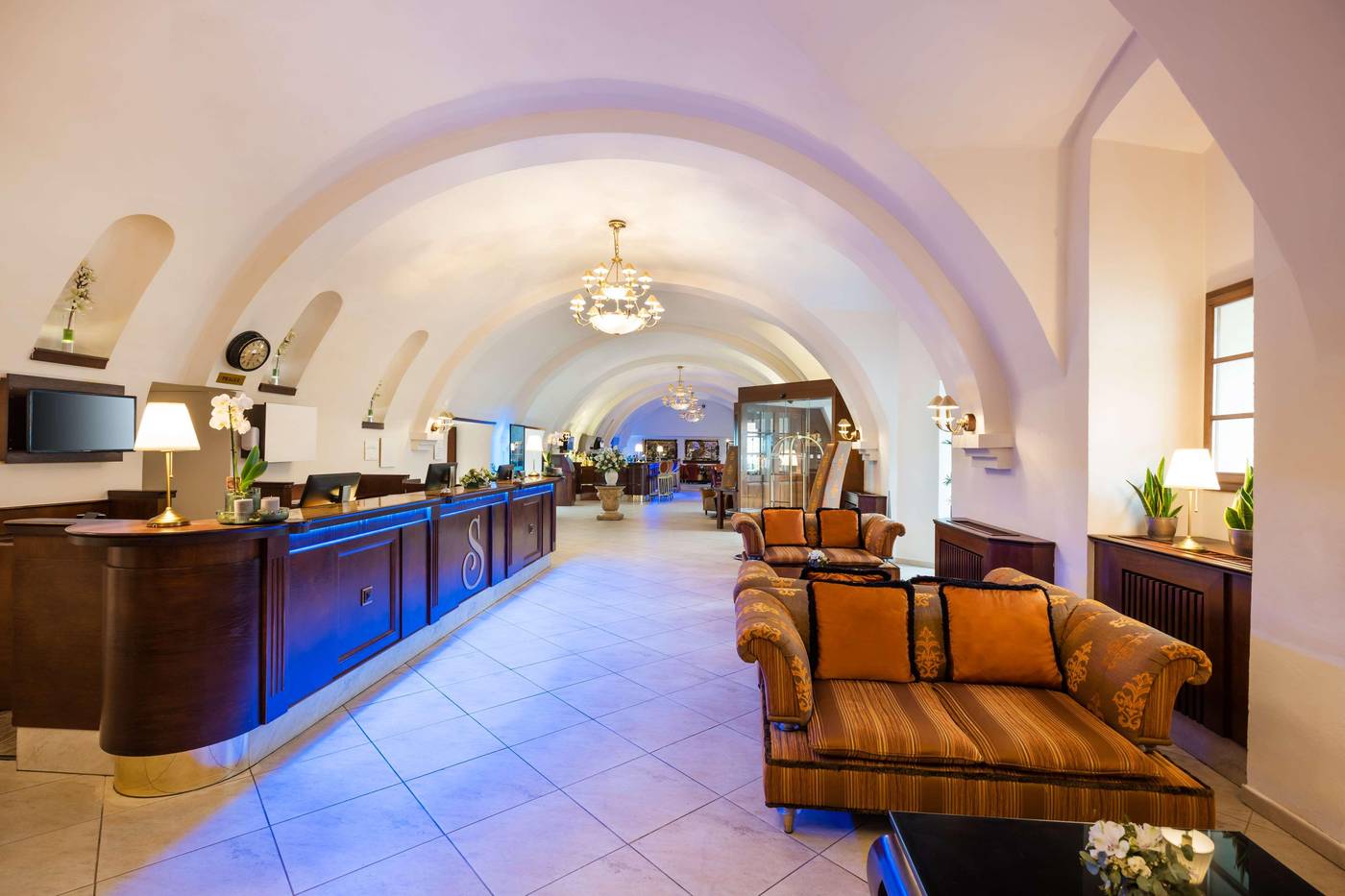 Lindner-Hotel-Prague-Castle--part-of-JdV-by-Hyatt-Lobby-5