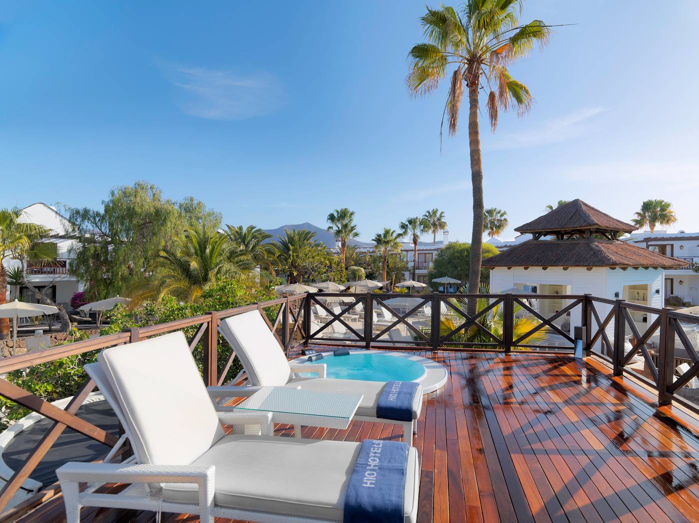 H10-White-Suites---Adults-Only-Pool-46