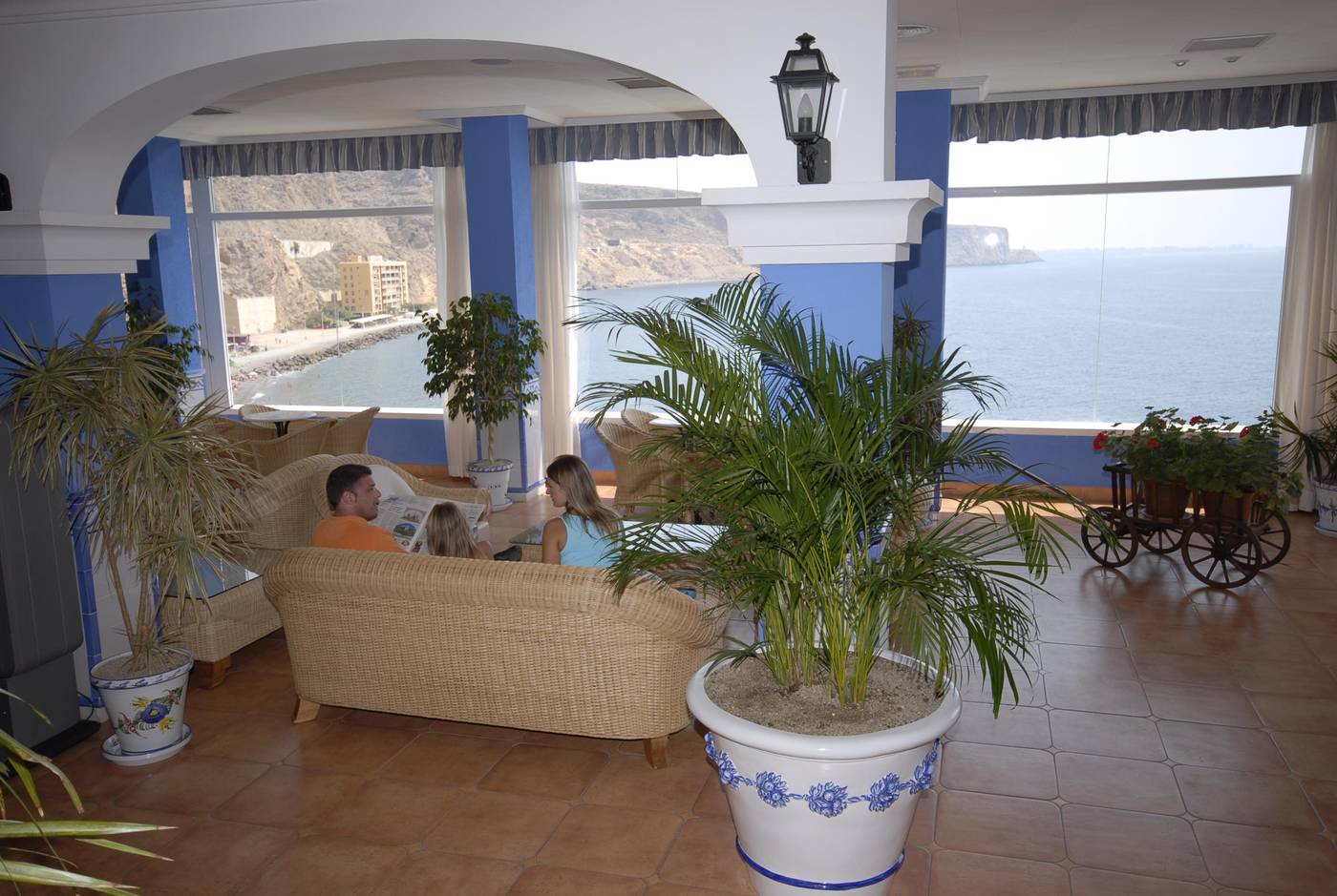 Diverhotel-Aguadulce-Lobby-22