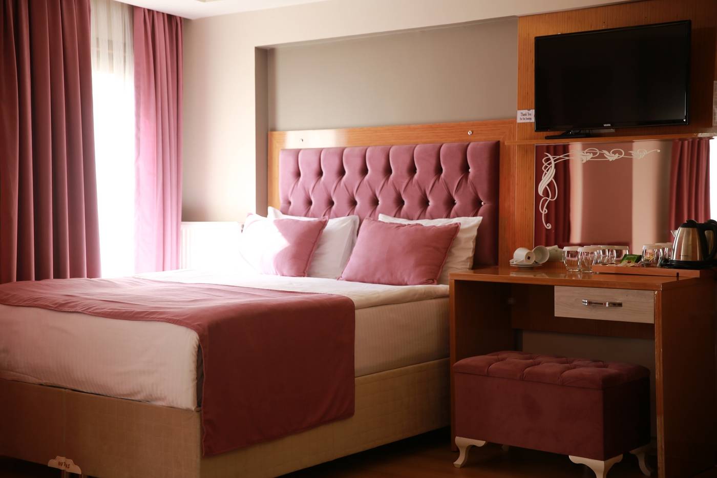 Black-Pearl-Hotel-Room-4