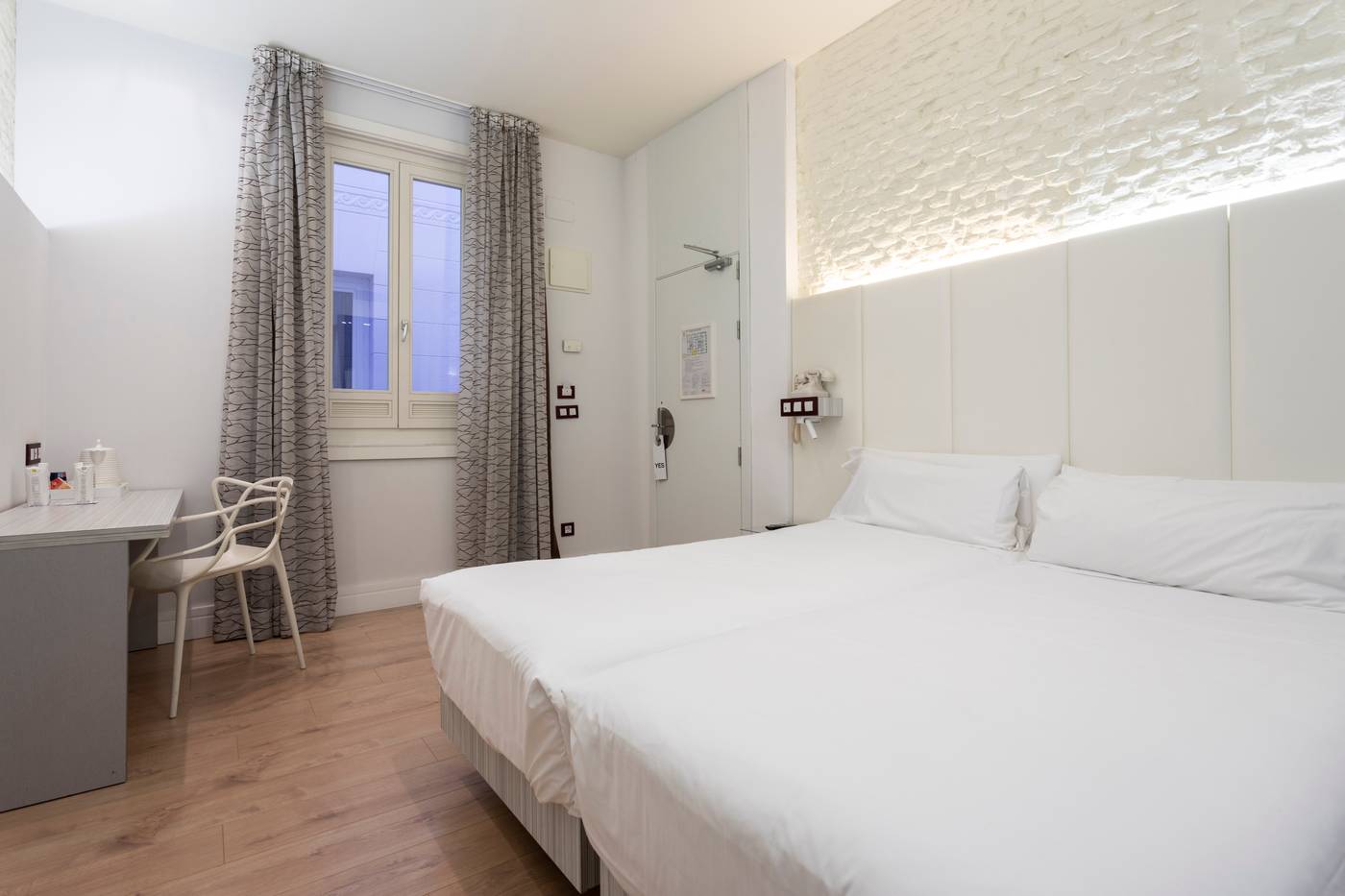 Petit-Palace-Lealtad-Plaza-Room-41