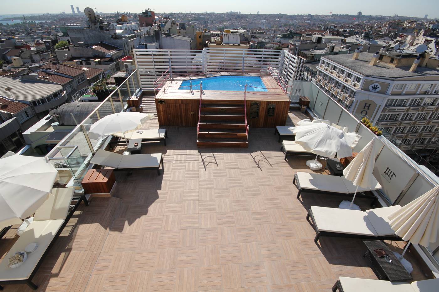 Grand-Washington-Hotel-Terrace-1