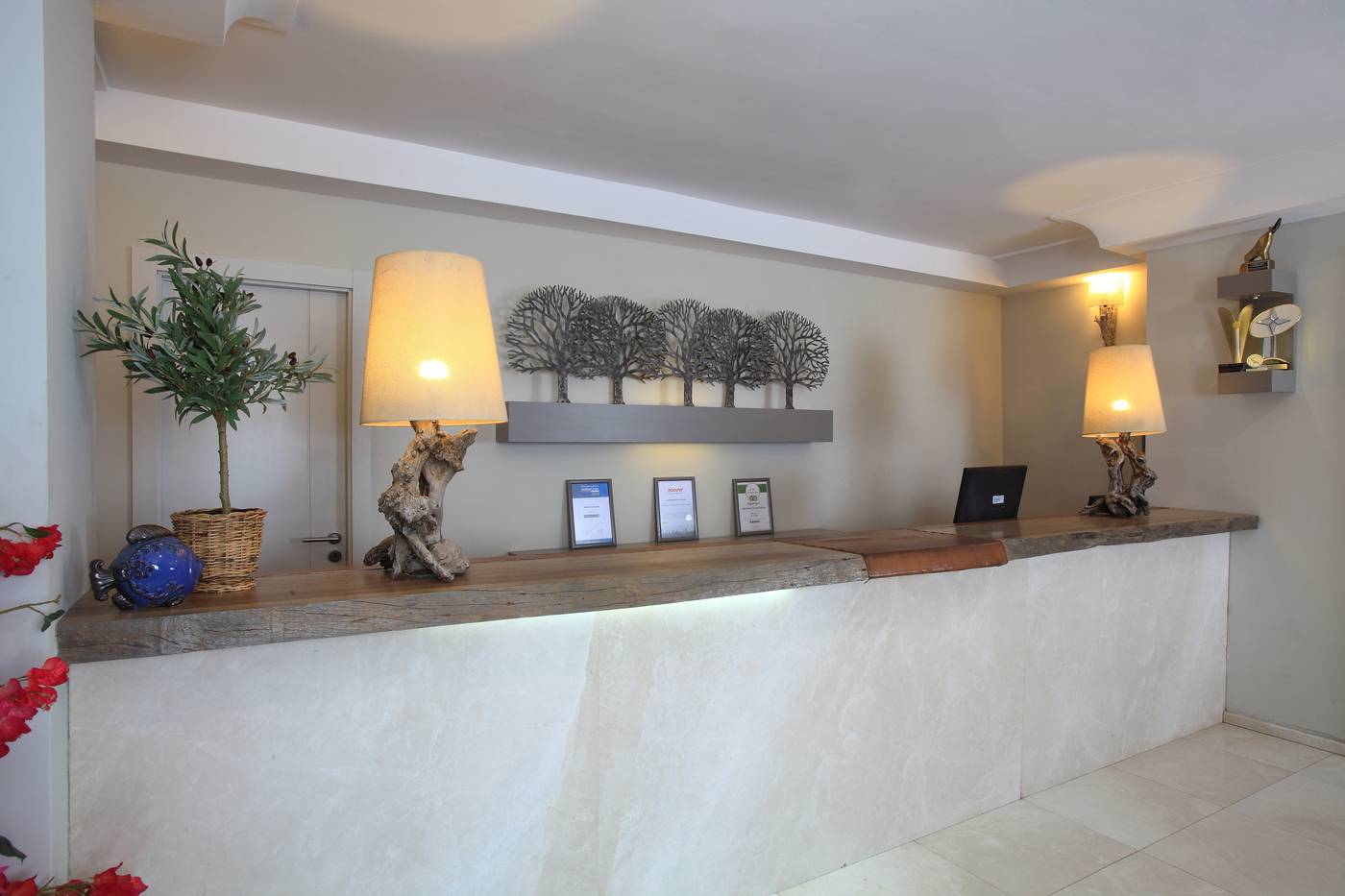 Zeytinada-Lobby-17