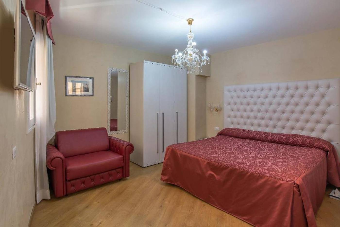 Trevi-Rome-Suite-Room-21