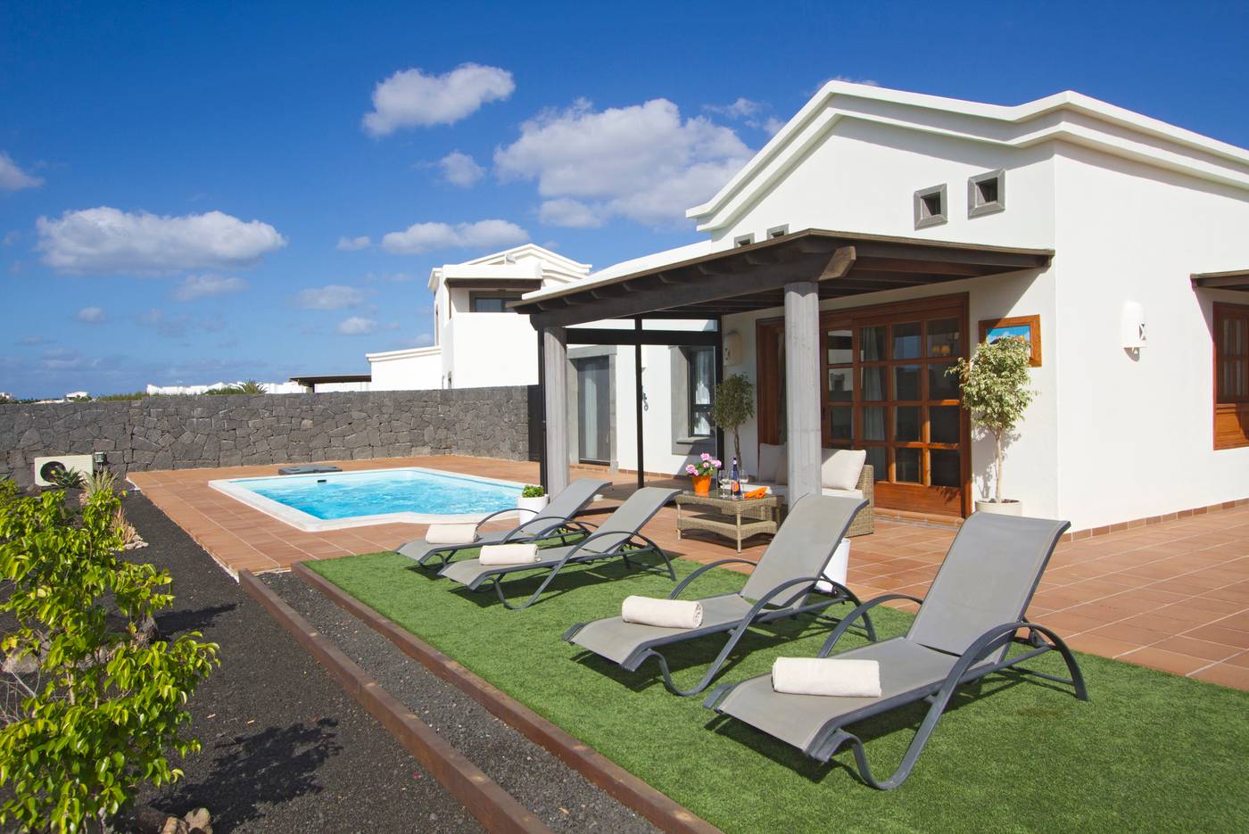 Villas-Coral-Deluxe-Room-2