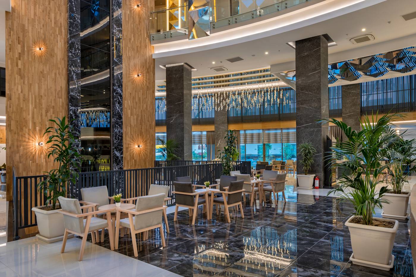 Side-Crown-Sunshine-Lobby-53