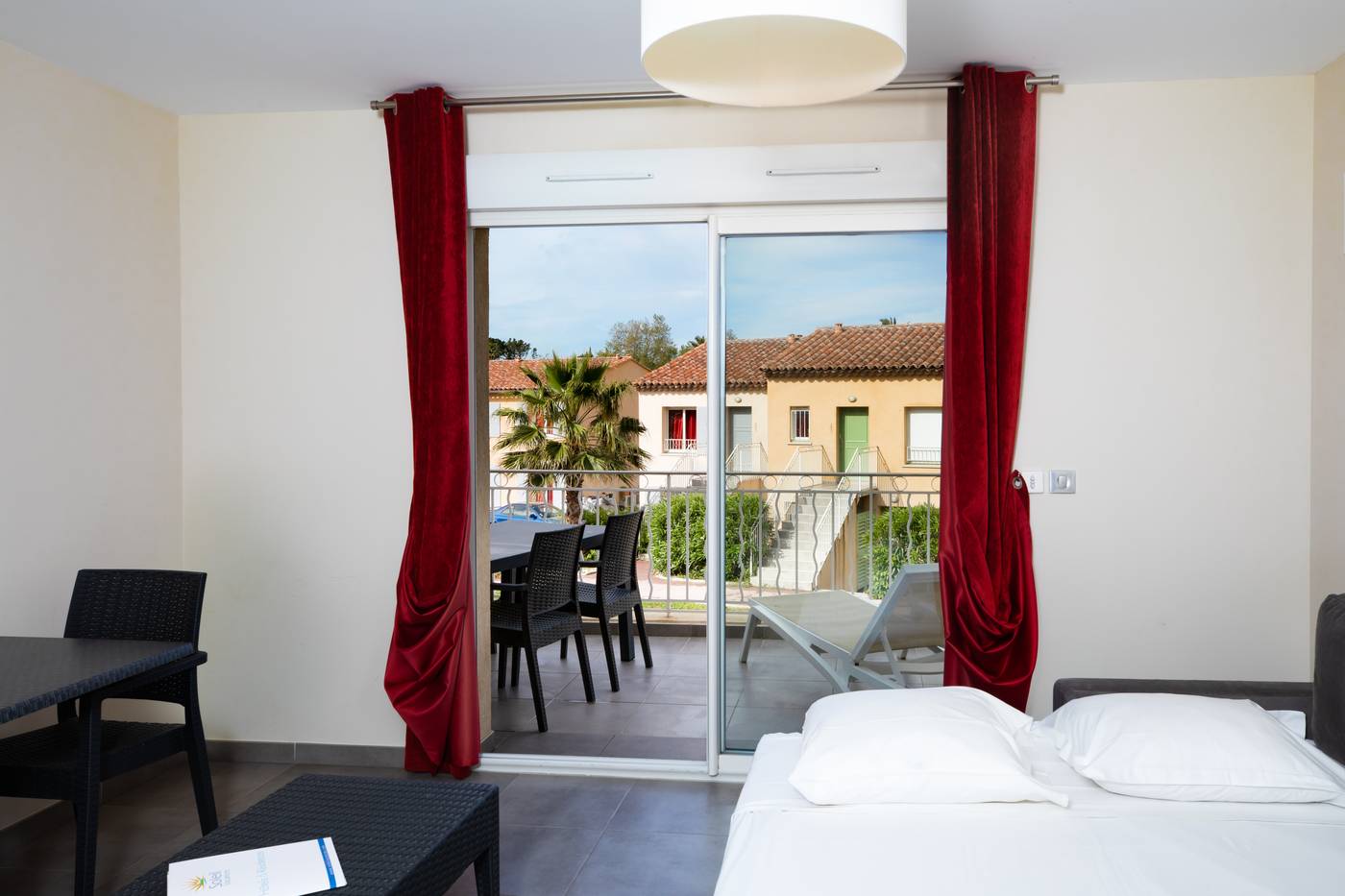 SOWELL-RESIDENCES-Les-Perles-de-Saint-Tropez-Room-24