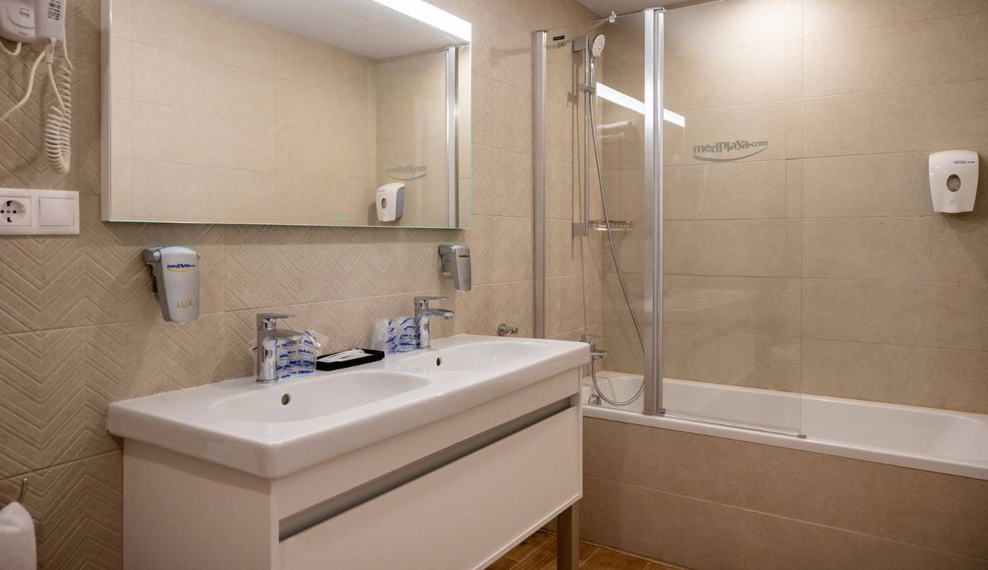 Medplaya-Hotel-Calypso-Room-38