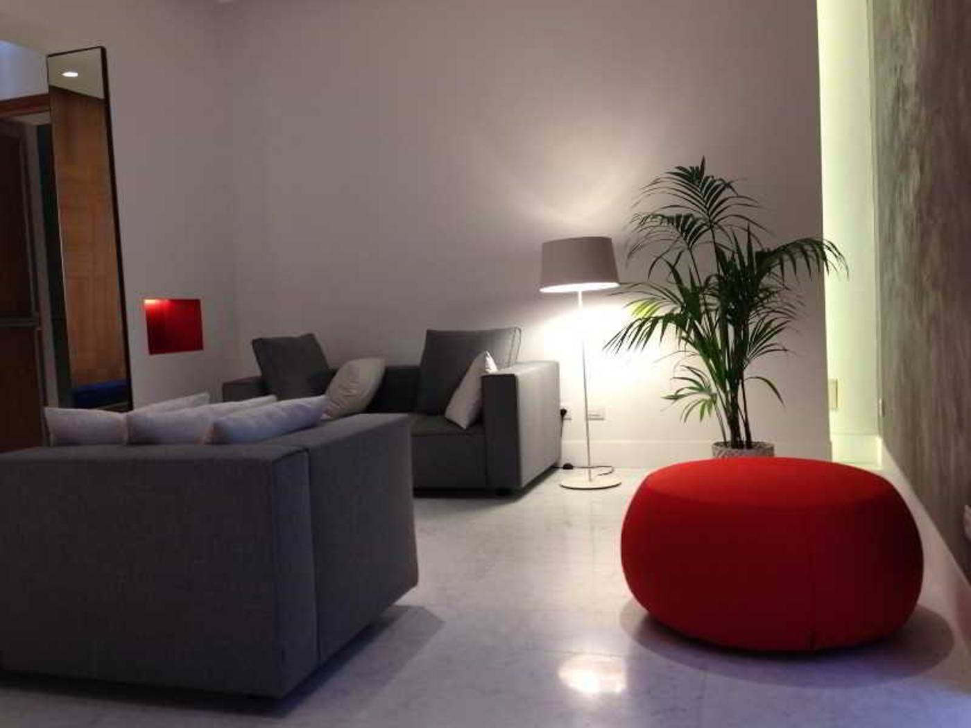 Hotel-White-Lobby-18