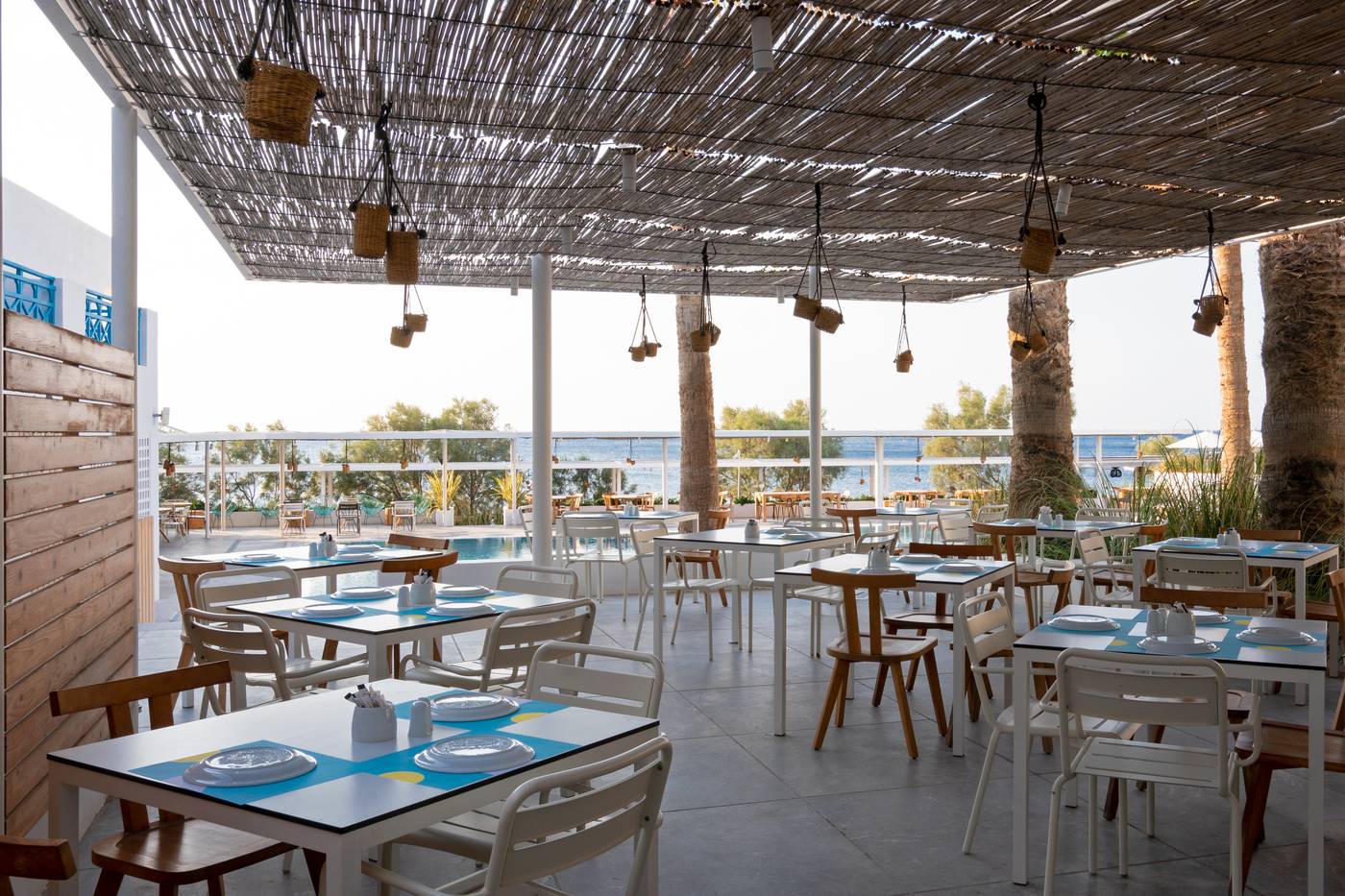 Kamari-Beach-Restaurant-15