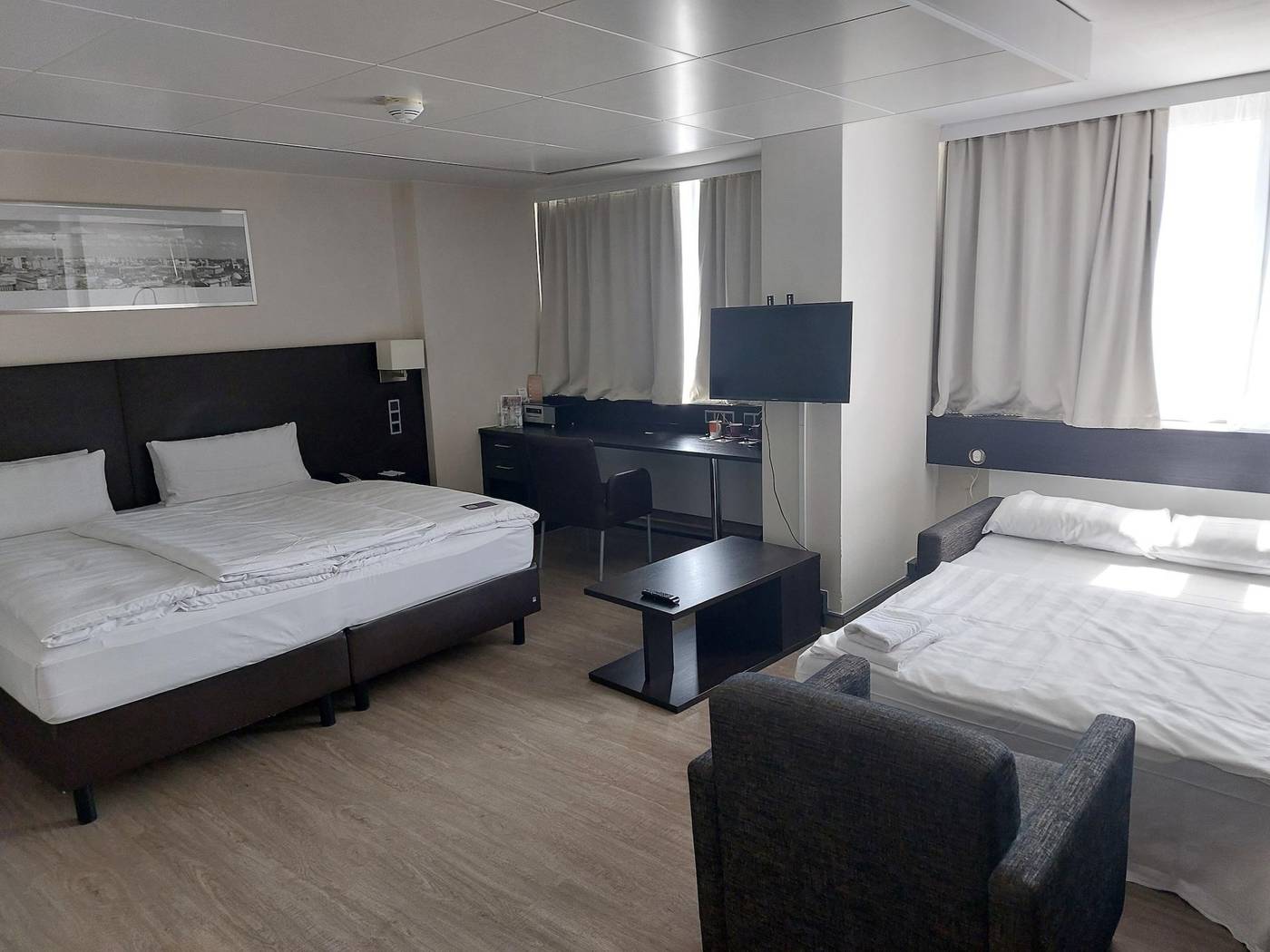 Park-Inn-by-Radisson-Berlin-Alexanderplatz-Room-46