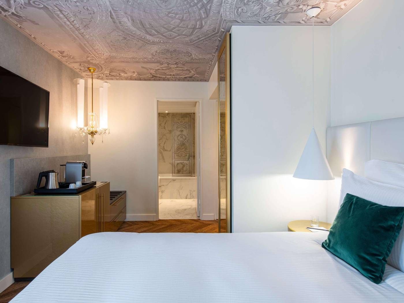 Le-Louis-Versailles-Chateau-Room-35