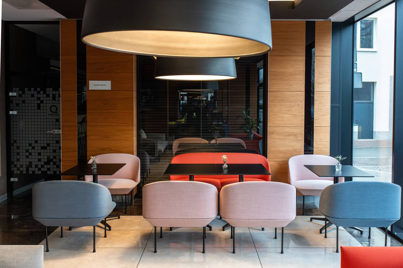 Q-Hotel-Plus-Krakow-Lobby-7