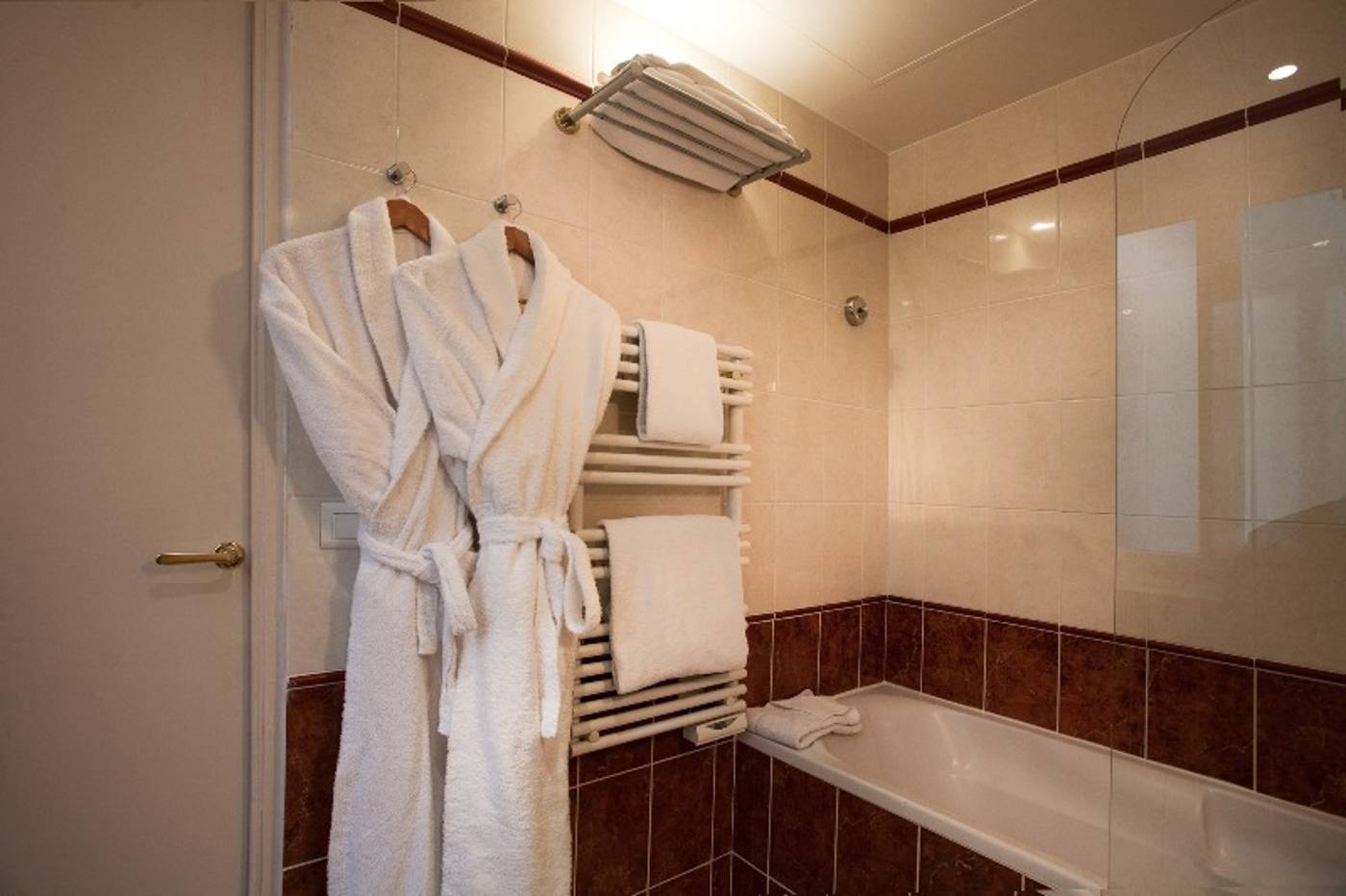 Magda-Champs-Elysees-Room-32