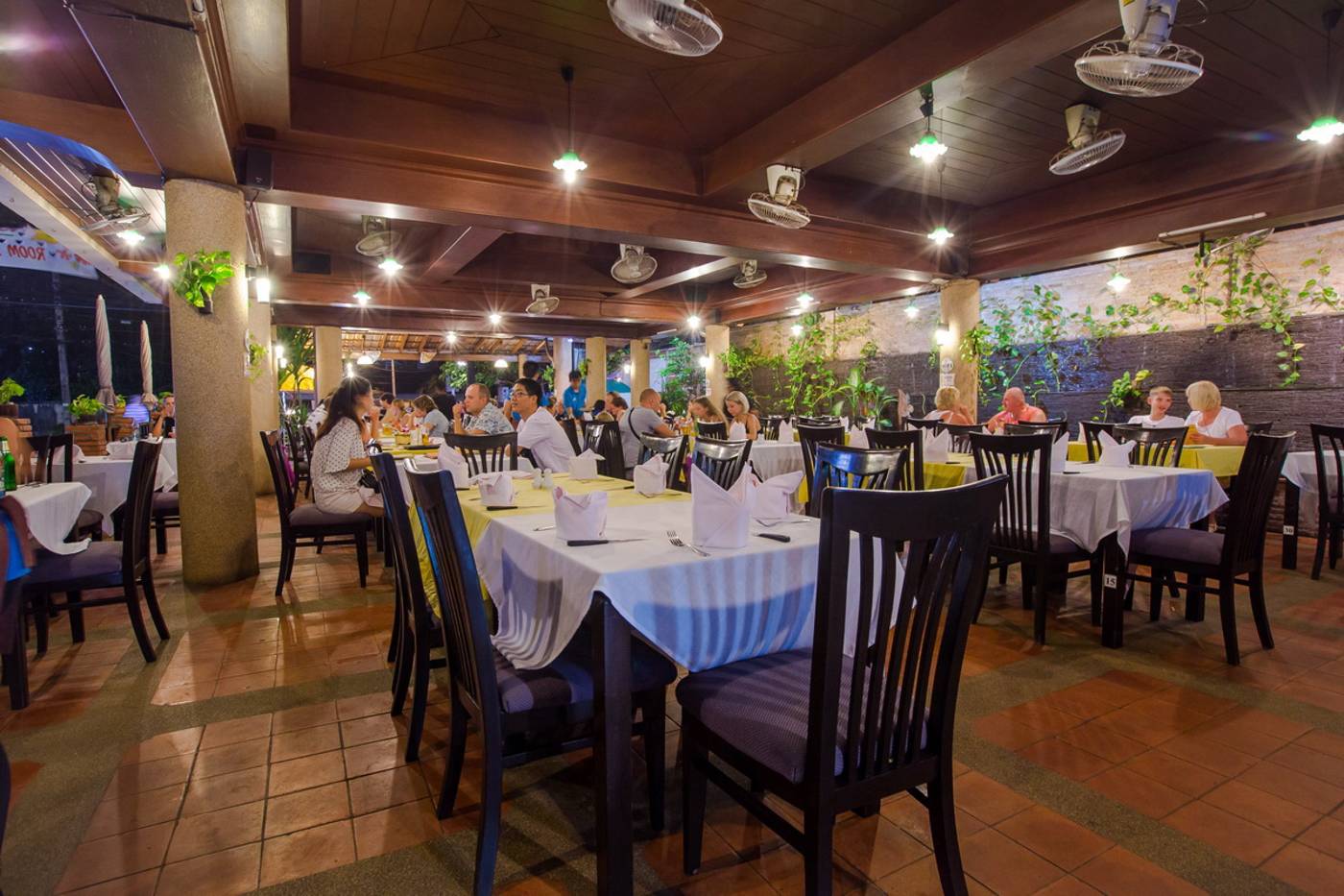 Kata-Poolside-Resort-Restaurant-32