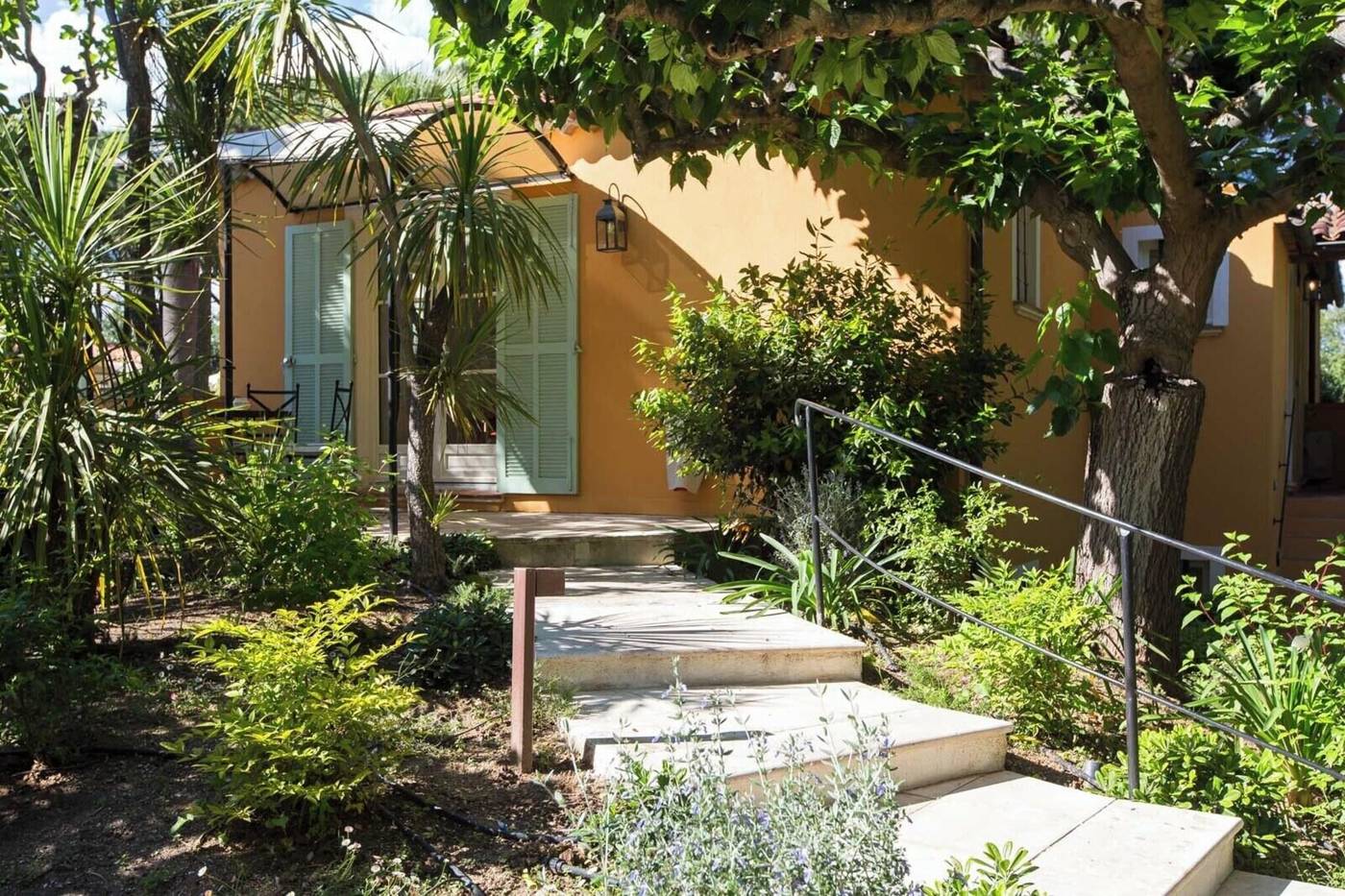 La-Bastide-de-Saint-Tropez-Terrace-6