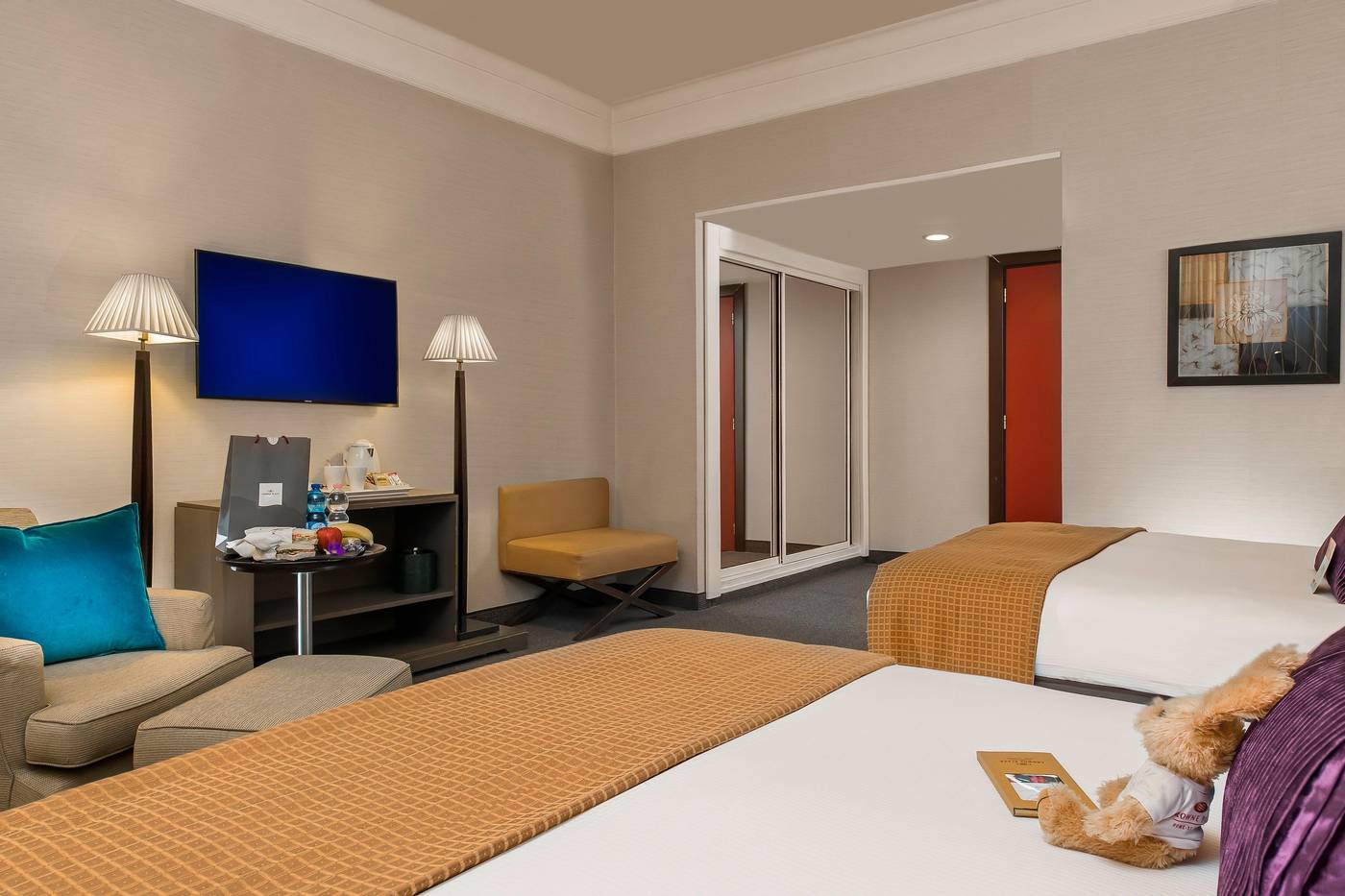 Crowne-Plaza-Rome---St--Peter-s-Room-11