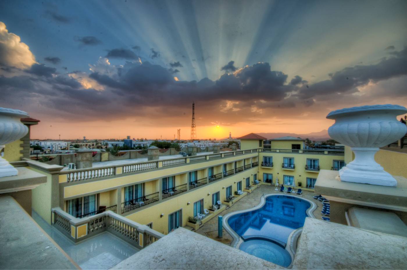 IL-Mercato-Hotel---Spa-Pool-8