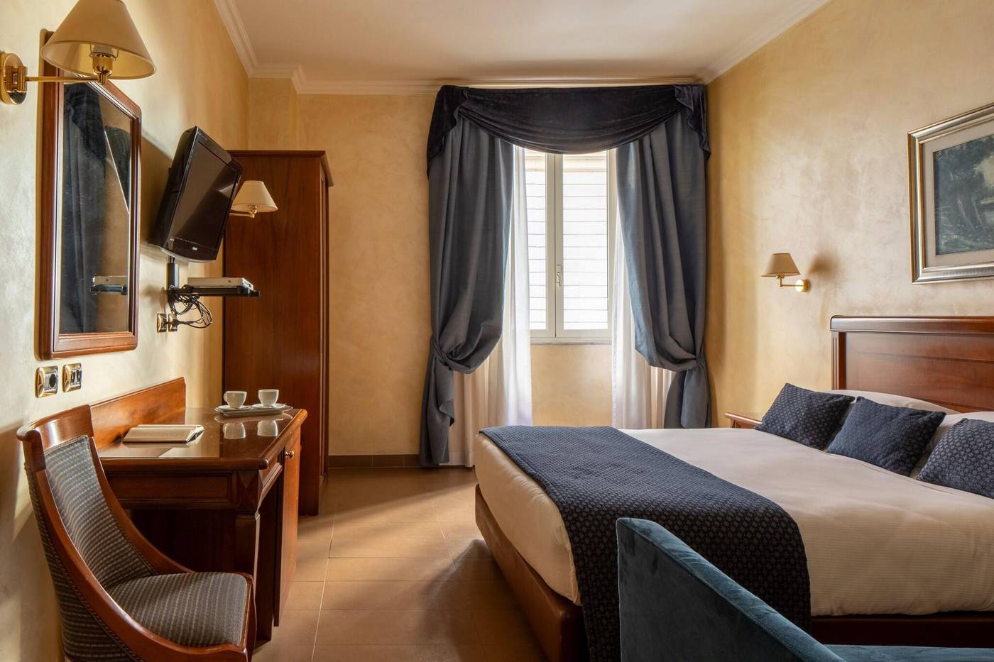 Hotel-Montecarlo-Room-1